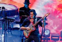 Vive Latino cumple 25 con slam y buena vibra