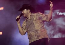 Ed&eacute;n Mu&ntilde;oz brilla en su debut en el Vive Latino
