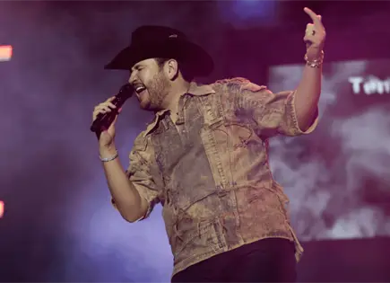 Ed&eacute;n Mu&ntilde;oz pospone concierto en Los Mochis tras incendio fatal