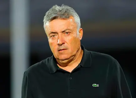 Domènec Torrent firma con Rayados