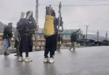 Grupo de derechos acusa a Pakistán de presionar a afganos para que vuelvan a casa pese a los riesgos Grupo de derechos acusa a Pakistán de presionar a afganos para que vuelvan a casa pese a los riesgos