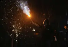 Irán celebra antiguo festival del fuego antes del Año Nuevo persa mientras crece la tensión con EEUU