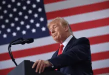 Trump acusa a México y Canadá de hacer trampa