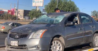 Solo daños materiales por volcadura en Carretera 57
