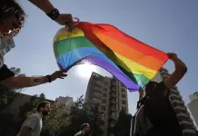 Grupos de derechos humanos y LGBTQ+ se alinean ante posibles recortes de ayuda exterior de EE.UU.