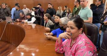 Burócratas legislativos exigen a diputados aumentos y prestaciones