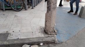 Añejo poste de CFE, un peligro