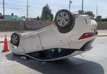 Video | Cuantiosos da&ntilde;os en volcadura sobre R&iacute;o Santiago