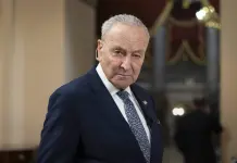 Schumer afirma que no renunciará como líder demócrata del Senado pese a polémica