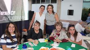 AGRADABLE TARDE DE AMIGAS