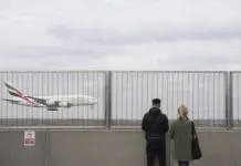 Heathrow defiende su gestión entre dudas sobre por qué un incendio cerró el aeropuerto tanto tiempo