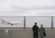 Heathrow defiende su gestión entre dudas sobre por qué un incendio cerró el aeropuerto tanto tiempo