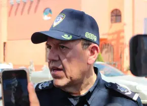 Taxista ebrio arrolla a titular de la SSPC en glorieta del Real Inn