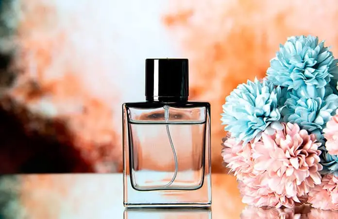 Errores comunes al aplicar perfume que debes evitar