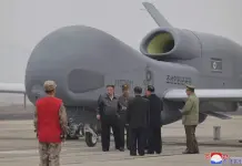 Kim observa pruebas de nuevos drones norcoreanos