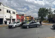 Choca patrulla municipal en el Centro