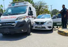 Choque entre ambulancia y taxi en Ciudad Valles