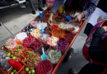 Se proh&iacute;be la venta de comida chatarra en escuelas