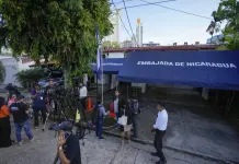 Expresidente panameño debe dejar embajada de Nicaragua para viajar al exilio tras recibir permiso Expresidente panameño debe dejar embajada de Nicaragua para viajar al exilio tras recibir permiso