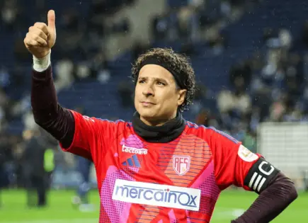 Guillermo Ochoa enfrenta descenso en AVS