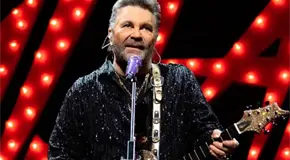 Manuel Mijares apadrina Mentiras musical en su 17 aniversario