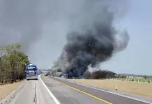 Fotos | Vuelca tr&aacute;iler y se incendia en libramiento de Ciudad Valles