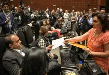 Ivonne Ortega exige a Cuauhtémoc Blanco renunciar al fuero y enfrentar denuncia Ivonne Ortega exige a Cuauhtémoc Blanco renunciar al fuero y enfrentar denuncia