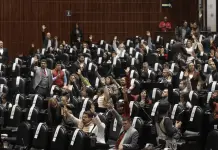 Nueva Ley de Adquisiciones Aprueba en Comisión a Pesar de Reclamos del PAN