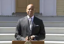 Alcalde de Nueva York, Eric Adams, elige independencia política en reelección