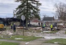 Tragedia por explosión en suburbios de Detroit