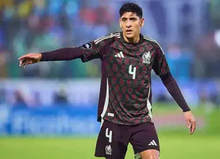 Edson Álvarez llega a Turquía para cerrar traspaso