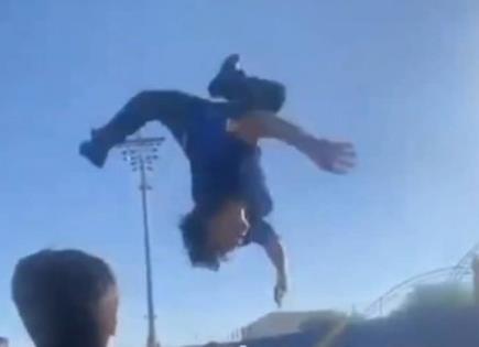 Estudiante de la UANL resulta lesionado tras ser lanzado al aire
