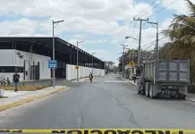 Vecinos de M&eacute;rida bloquean vialidad por constantes apagones