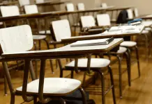 Encuentran arma en mochila de alumno en secundaria Encuentran arma en mochila de alumno en secundaria