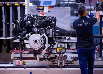 Cae producción automotriz de BMW y GM en abril: Inegi