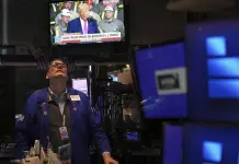 Wall Street, en rojo por aumento en aranceles de EU a China