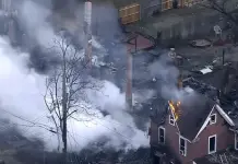 Incendio arrasa vecindario y deja niños desaparecidos en Nueva Jersey