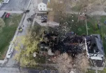 Explosi&oacute;n de gas destruye casa en suburbio de Kansas City