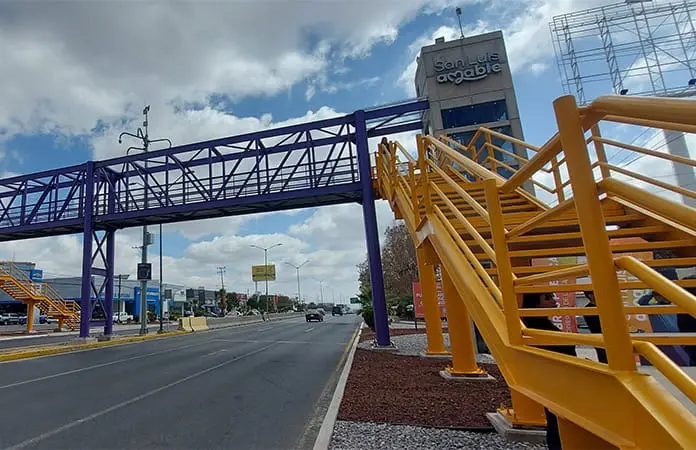 Buscaran poner elevador en puente peatonal de Salvador Nava Buscaran poner elevador en puente peatonal de Salvador Nava