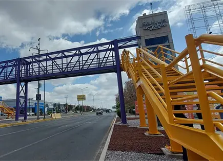 Buscaran poner elevador en puente peatonal de Salvador Nava