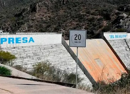 Desv&iacute;an agua de El Realito por estar fuera de norma; Interapas activa protocolo