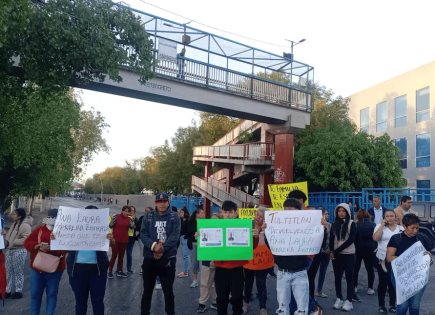 "Viva se fue y viva la queremos": protestan por desaparición de joven madre en Edomex