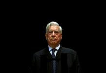 Vargas Llosa recibe homenajes en todo el mundo