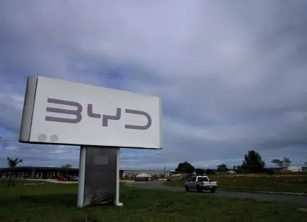 Demandan a BYD y contratistas por condiciones laborales en Brasil