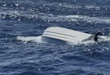 Suspenden b&uacute;squeda de 5 desaparecidos tras naufragio de bote frente a costas de Florida