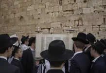 Bendición y oración en Jerusalén durante la Pascua