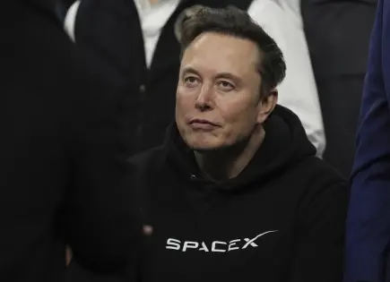 Elon Musk confirma su permanencia como CEO de Tesla por 5 años más