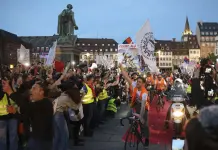Estudiantes serbios recorren cientos de kilómetros en bicicleta para exponer sus agravios ante UE