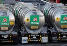 Pemex lanza licitación para subir producción