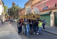 Foto del d&iacute;a | Antes del silencio, las sonrisas